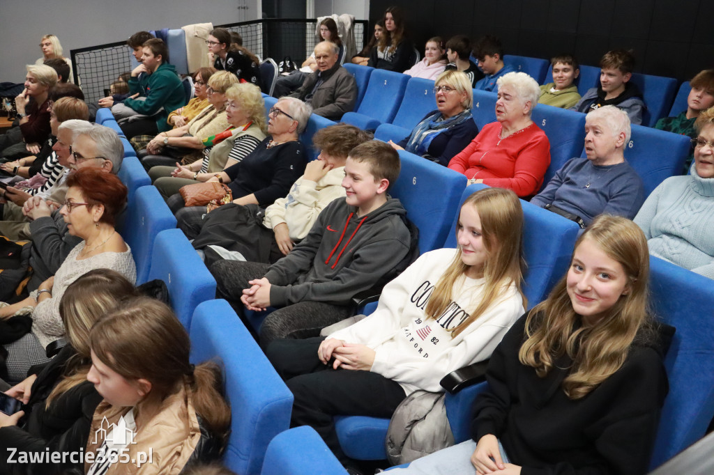 Fotorelacja: NIEPODLEGŁEJ CZEŚĆ I CHWAŁA w MOK Zawiercie