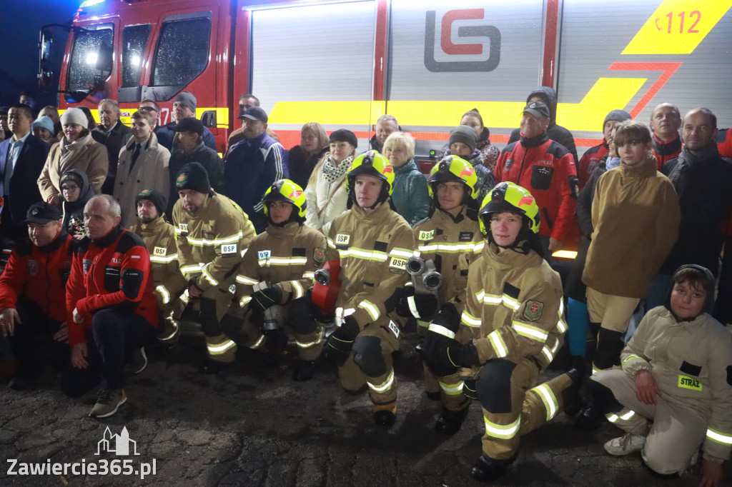 Fotorelacja: Powitanie nowego samochodu ratowniczo-gaśniczego w OSP Zawiercie-Bzów