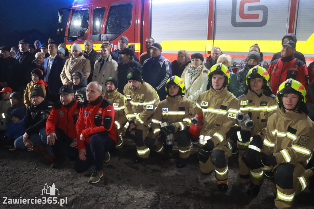 Fotorelacja: Powitanie nowego samochodu ratowniczo-gaśniczego w OSP Zawiercie-Bzów