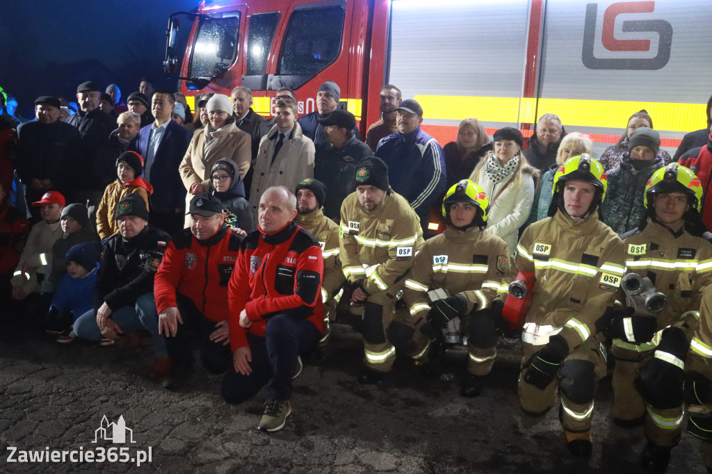 Fotorelacja: Powitanie nowego samochodu ratowniczo-gaśniczego w OSP Zawiercie-Bzów