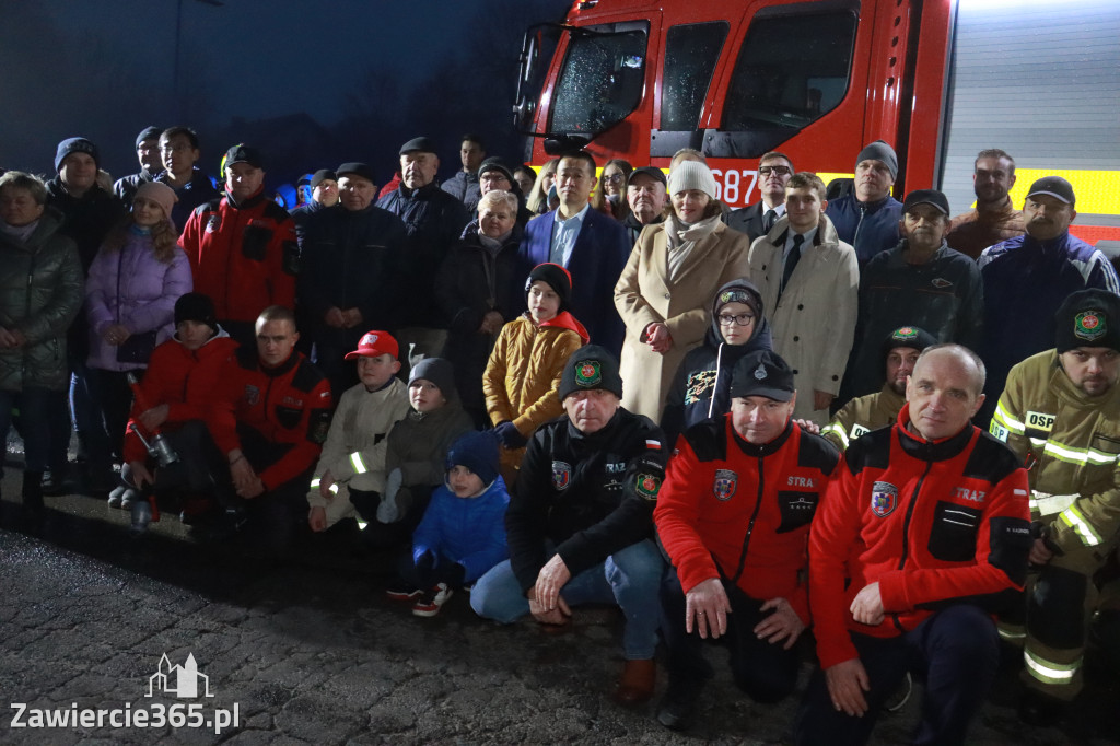 Fotorelacja: Powitanie nowego samochodu ratowniczo-gaśniczego w OSP Zawiercie-Bzów