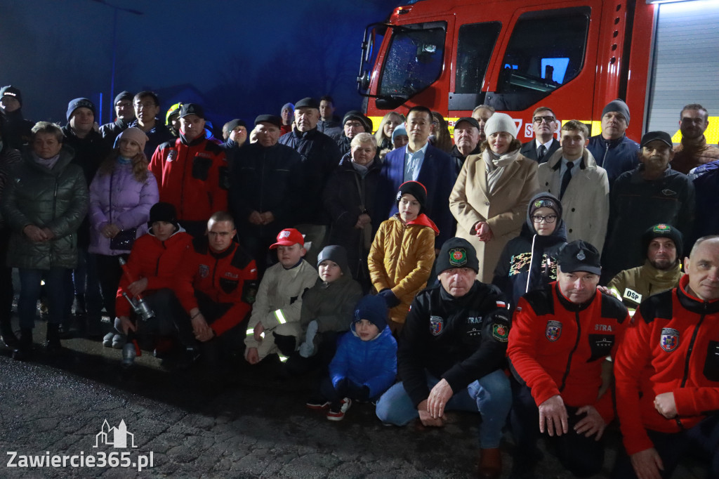 Fotorelacja: Powitanie nowego samochodu ratowniczo-gaśniczego w OSP Zawiercie-Bzów