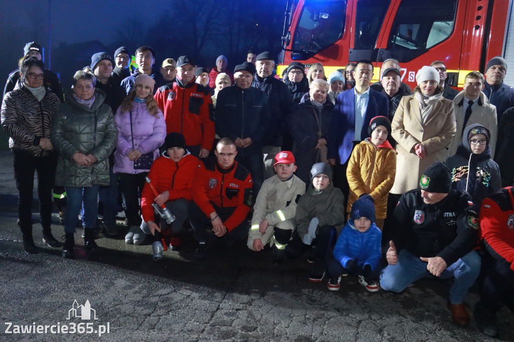 Fotorelacja: Powitanie nowego samochodu ratowniczo-gaśniczego w OSP Zawiercie-Bzów