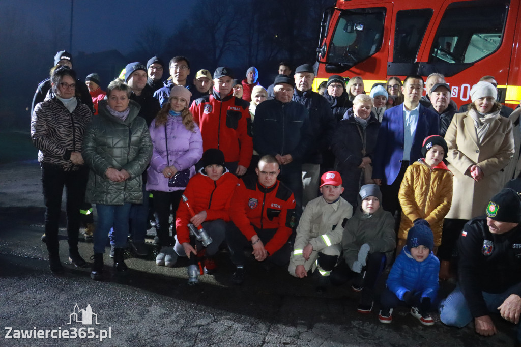 Fotorelacja: Powitanie nowego samochodu ratowniczo-gaśniczego w OSP Zawiercie-Bzów