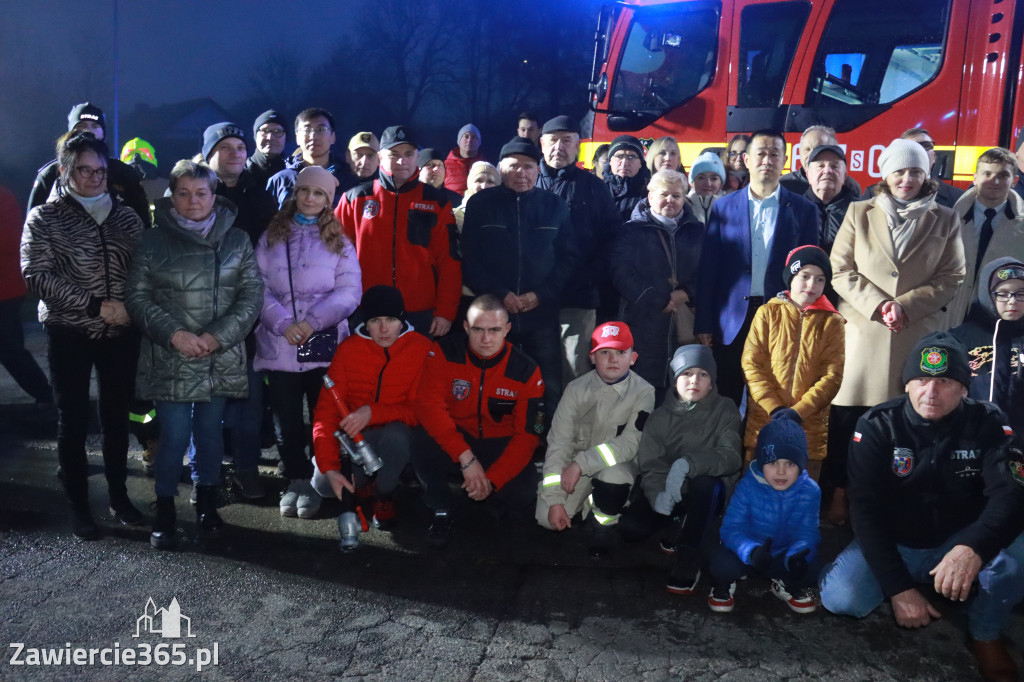 Fotorelacja: Powitanie nowego samochodu ratowniczo-gaśniczego w OSP Zawiercie-Bzów