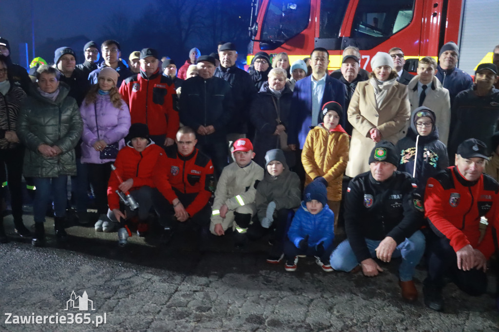 Fotorelacja: Powitanie nowego samochodu ratowniczo-gaśniczego w OSP Zawiercie-Bzów