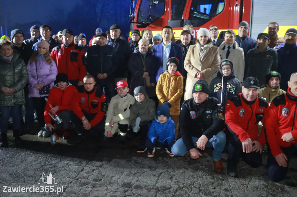 Fotorelacja: Powitanie nowego samochodu ratowniczo-gaśniczego w OSP Zawiercie-Bzów