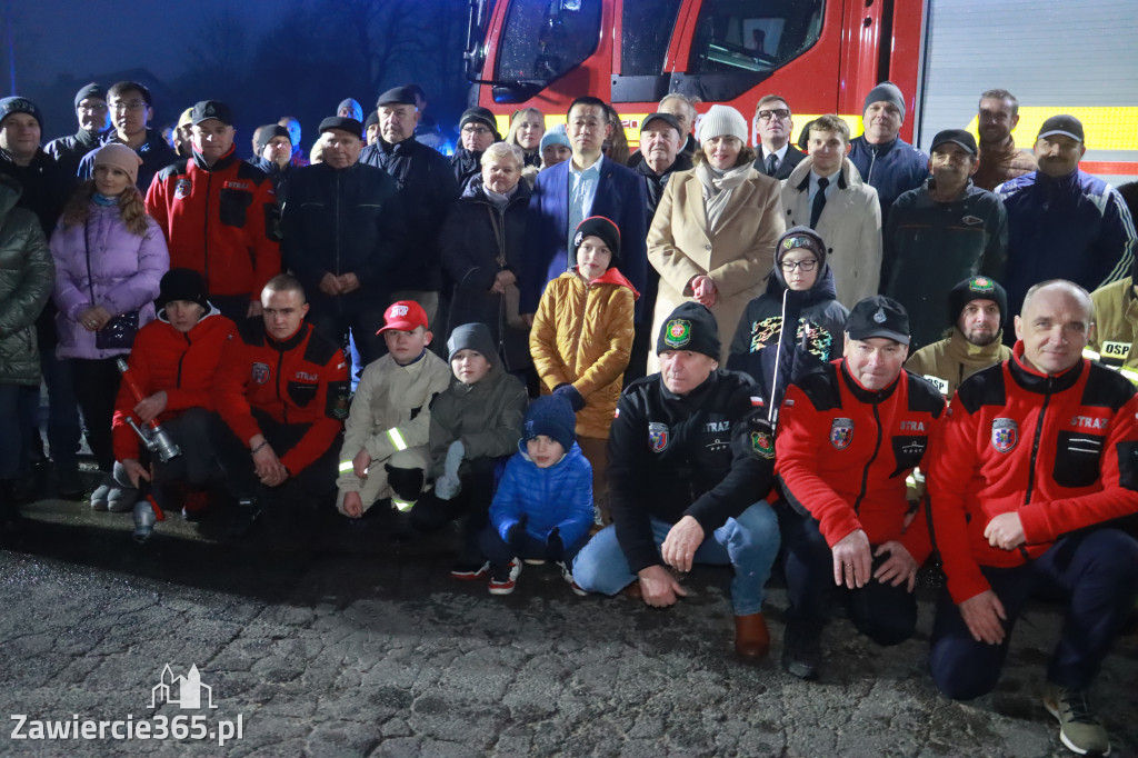 Fotorelacja: Powitanie nowego samochodu ratowniczo-gaśniczego w OSP Zawiercie-Bzów