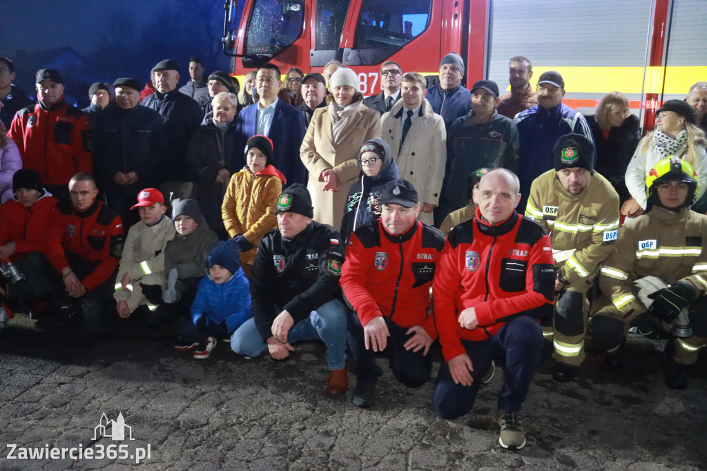 Fotorelacja: Powitanie nowego samochodu ratowniczo-gaśniczego w OSP Zawiercie-Bzów