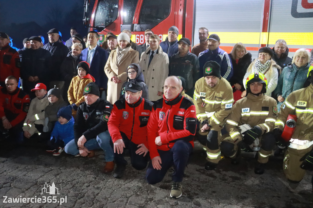 Fotorelacja: Powitanie nowego samochodu ratowniczo-gaśniczego w OSP Zawiercie-Bzów