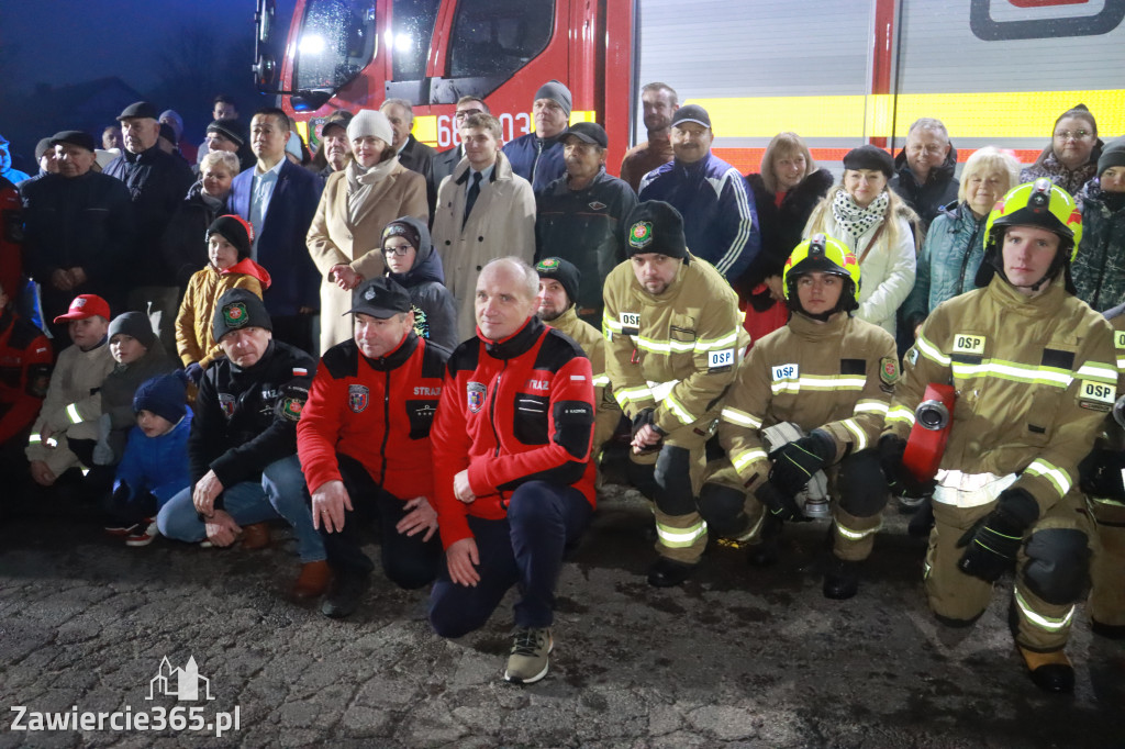 Fotorelacja: Powitanie nowego samochodu ratowniczo-gaśniczego w OSP Zawiercie-Bzów