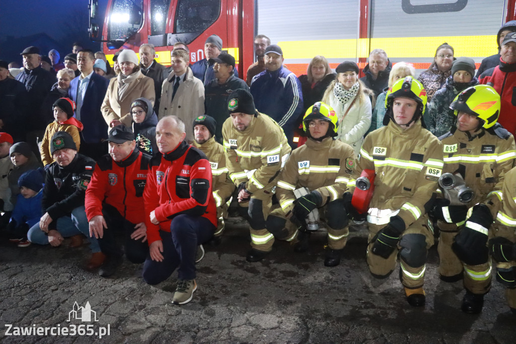 Fotorelacja: Powitanie nowego samochodu ratowniczo-gaśniczego w OSP Zawiercie-Bzów