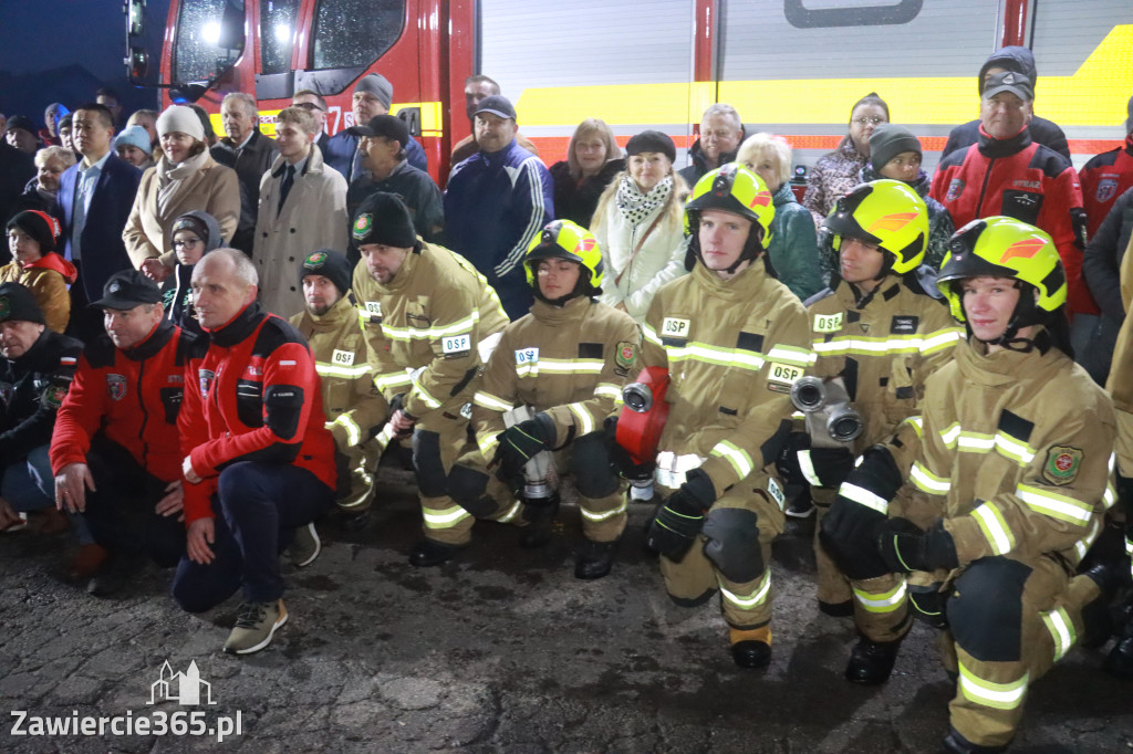 Fotorelacja: Powitanie nowego samochodu ratowniczo-gaśniczego w OSP Zawiercie-Bzów