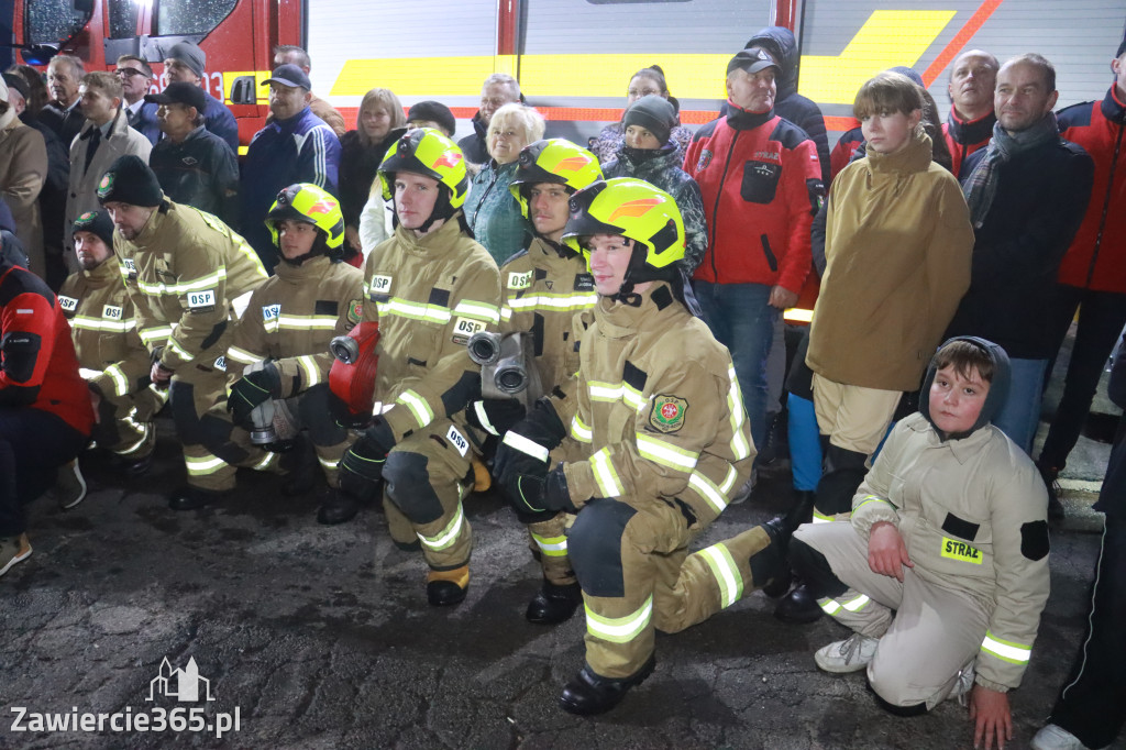 Fotorelacja: Powitanie nowego samochodu ratowniczo-gaśniczego w OSP Zawiercie-Bzów