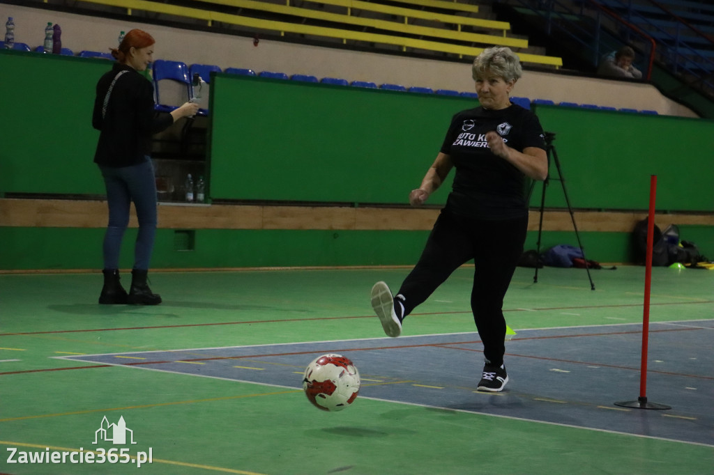 Fotorelacja: Pierwsze pokazowe zajęcia Walking Football w Zawierciu