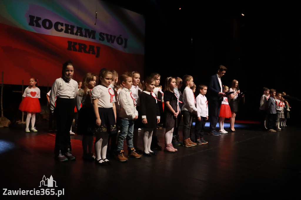 Fotorelacja: Patriotyczne widowisko i „Dziady” w wykonaniu Sp5 Zawiercie