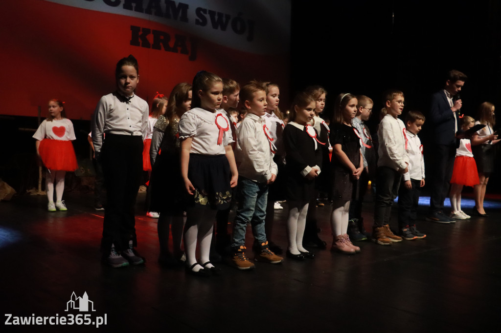 Fotorelacja: Patriotyczne widowisko i „Dziady” w wykonaniu Sp5 Zawiercie