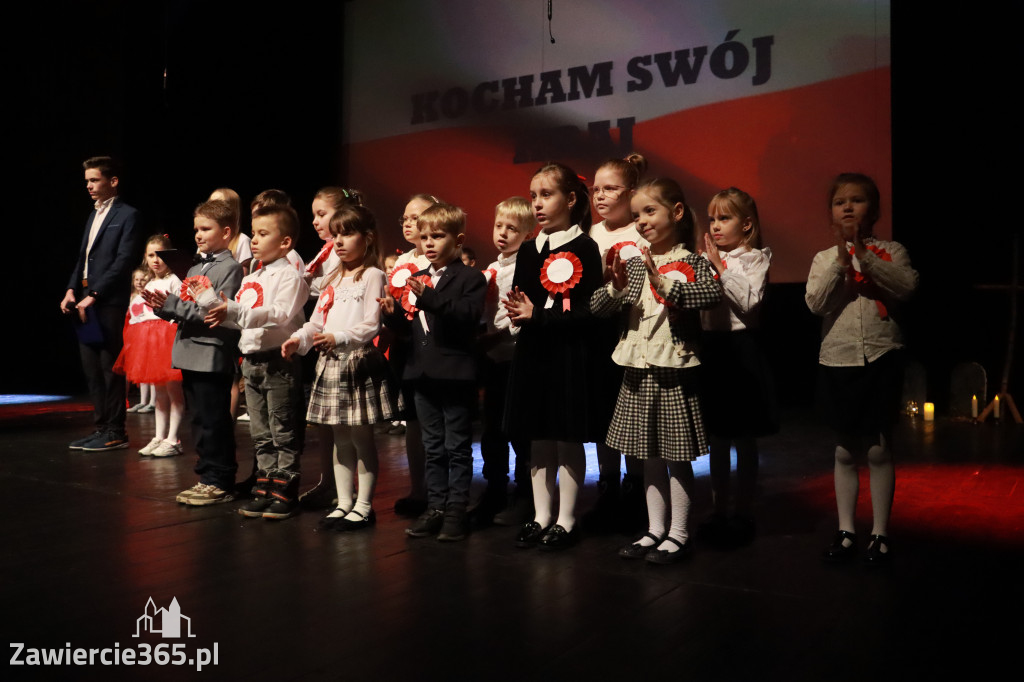 Fotorelacja: Patriotyczne widowisko i „Dziady” w wykonaniu Sp5 Zawiercie