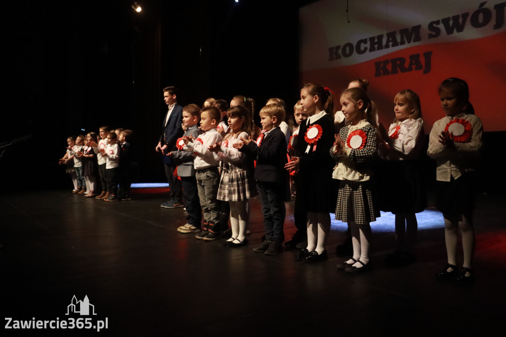 Fotorelacja: Patriotyczne widowisko i „Dziady” w wykonaniu Sp5 Zawiercie