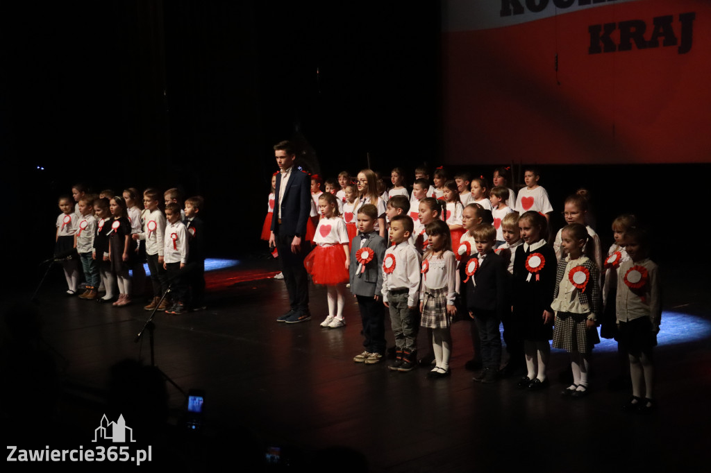 Fotorelacja: Patriotyczne widowisko i „Dziady” w wykonaniu Sp5 Zawiercie