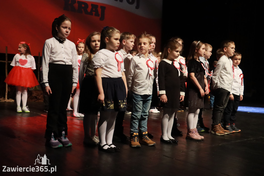 Fotorelacja: Patriotyczne widowisko i „Dziady” w wykonaniu Sp5 Zawiercie