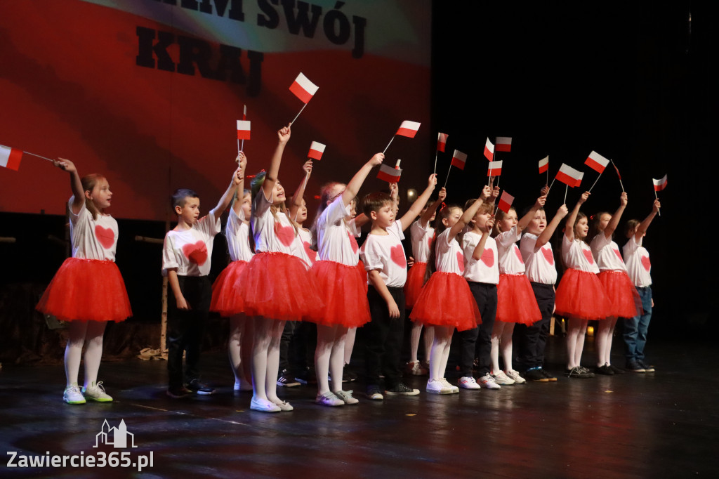 Fotorelacja: Patriotyczne widowisko i „Dziady” w wykonaniu Sp5 Zawiercie