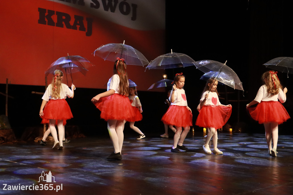 Fotorelacja: Patriotyczne widowisko i „Dziady” w wykonaniu Sp5 Zawiercie