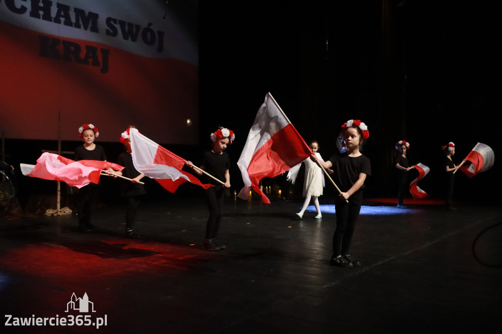 Fotorelacja: Patriotyczne widowisko i „Dziady” w wykonaniu Sp5 Zawiercie