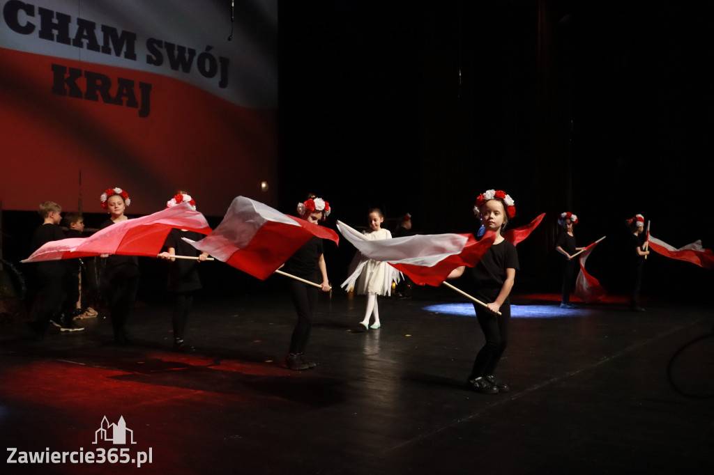 Fotorelacja: Patriotyczne widowisko i „Dziady” w wykonaniu Sp5 Zawiercie
