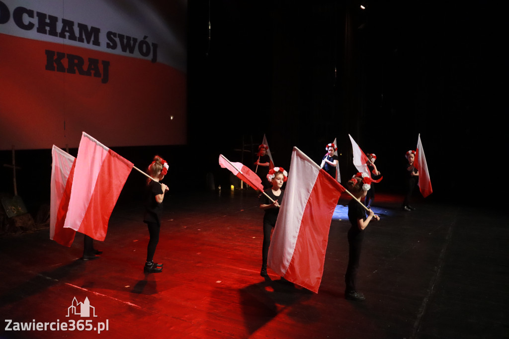 Fotorelacja: Patriotyczne widowisko i „Dziady” w wykonaniu Sp5 Zawiercie