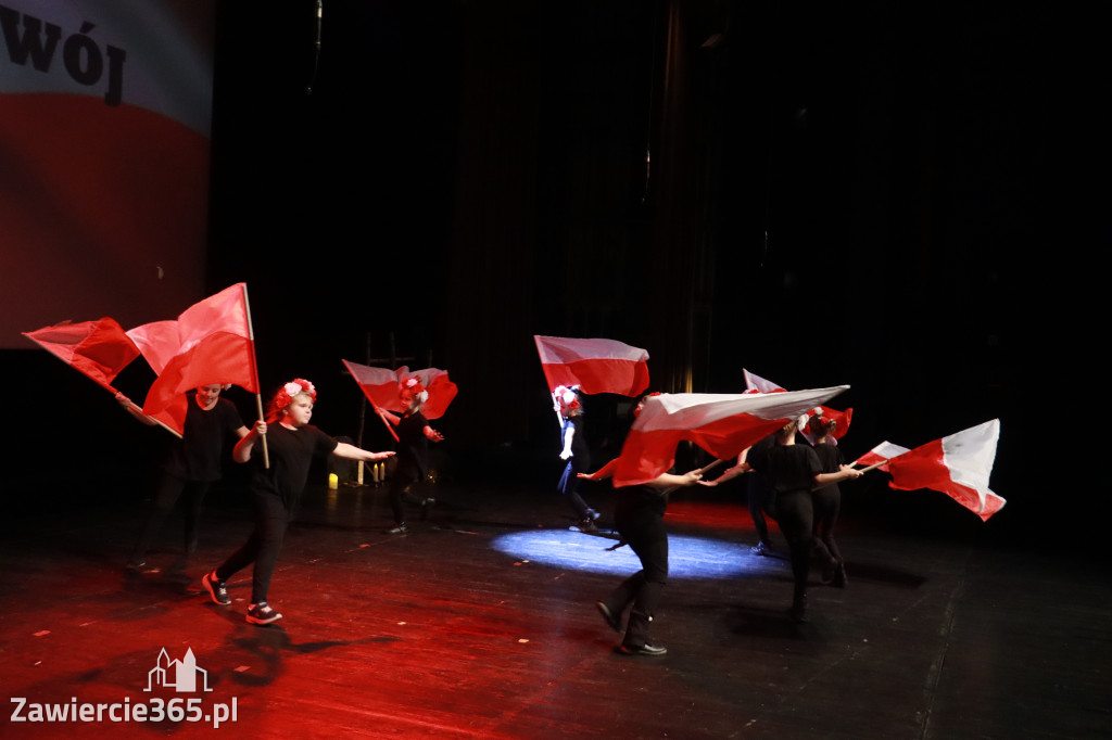 Fotorelacja: Patriotyczne widowisko i „Dziady” w wykonaniu Sp5 Zawiercie