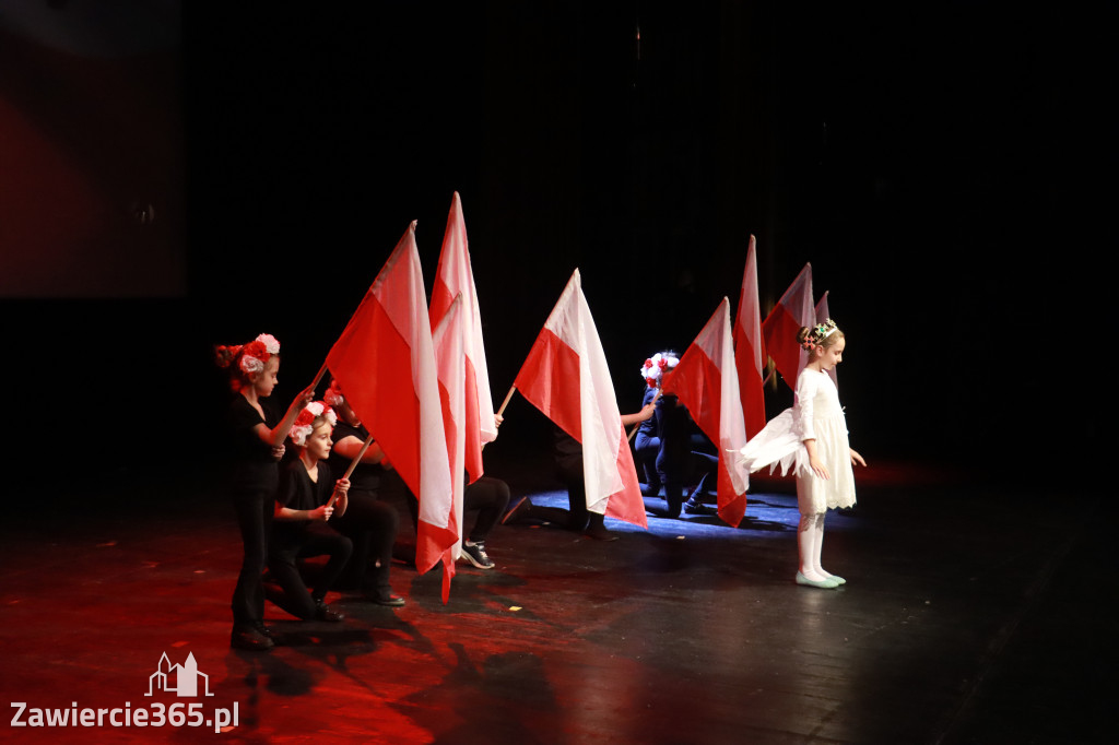 Fotorelacja: Patriotyczne widowisko i „Dziady” w wykonaniu Sp5 Zawiercie
