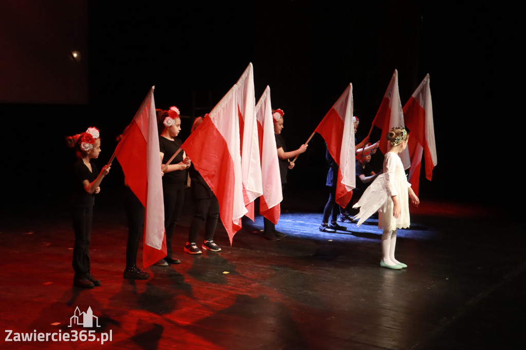 Fotorelacja: Patriotyczne widowisko i „Dziady” w wykonaniu Sp5 Zawiercie