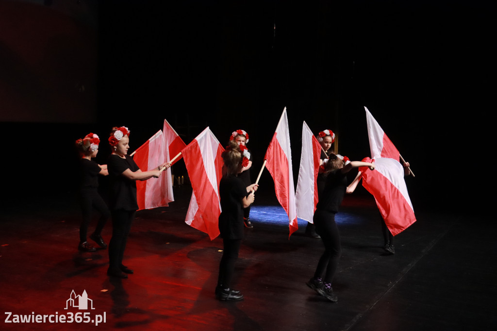 Fotorelacja: Patriotyczne widowisko i „Dziady” w wykonaniu Sp5 Zawiercie