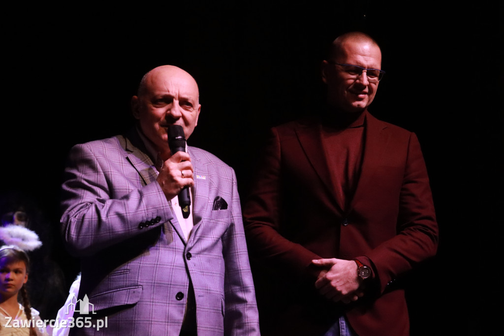 Fotorelacja: Patriotyczne widowisko i „Dziady” w wykonaniu Sp5 Zawiercie