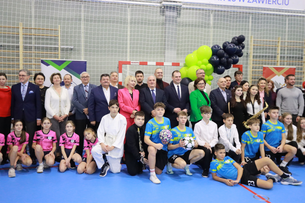 Fotorelacja: Uroczyste otwarcie hali sportowej przy Sp13 w Zawierciu