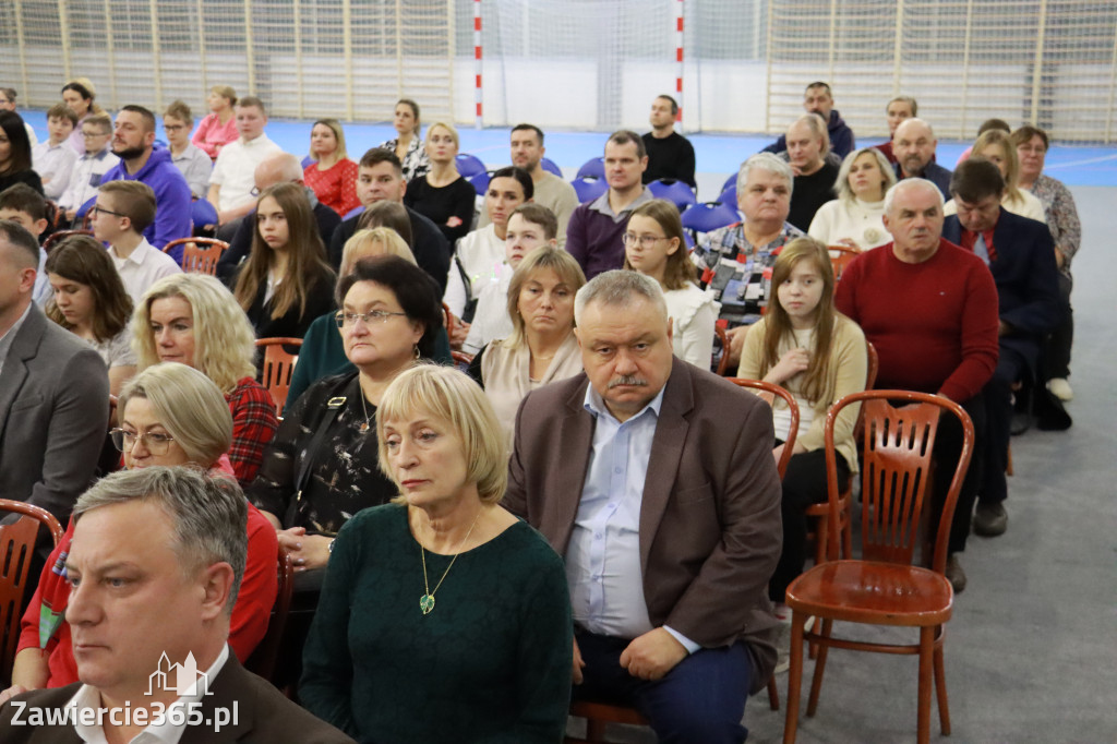 Fotorelacja: Uroczyste otwarcie hali sportowej przy Sp13 w Zawierciu
