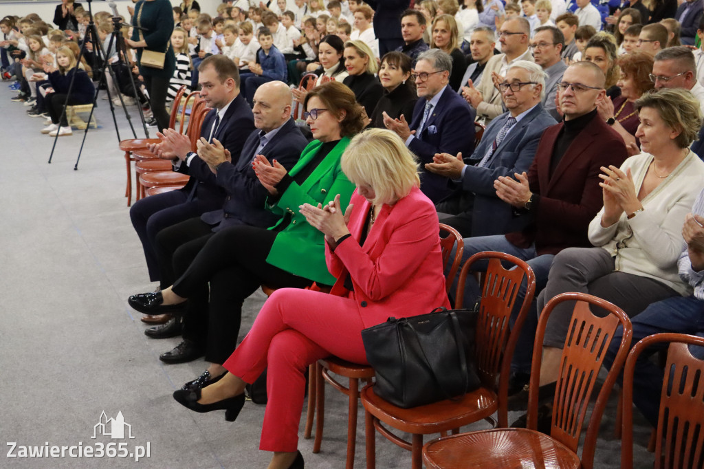 Fotorelacja: Uroczyste otwarcie hali sportowej przy Sp13 w Zawierciu