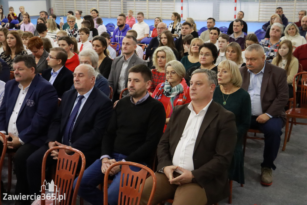 Fotorelacja: Uroczyste otwarcie hali sportowej przy Sp13 w Zawierciu
