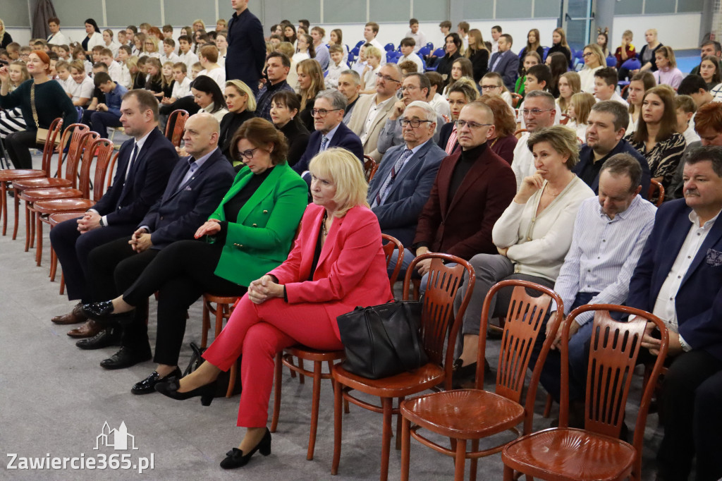 Fotorelacja: Uroczyste otwarcie hali sportowej przy Sp13 w Zawierciu