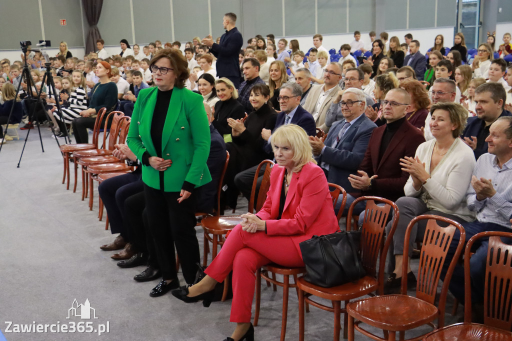 Fotorelacja: Uroczyste otwarcie hali sportowej przy Sp13 w Zawierciu