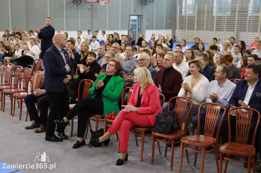 Fotorelacja: Uroczyste otwarcie hali sportowej przy Sp13 w Zawierciu