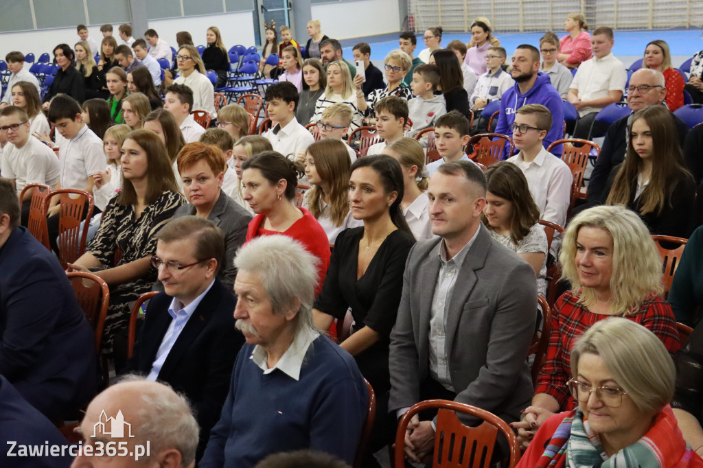 Fotorelacja: Uroczyste otwarcie hali sportowej przy Sp13 w Zawierciu