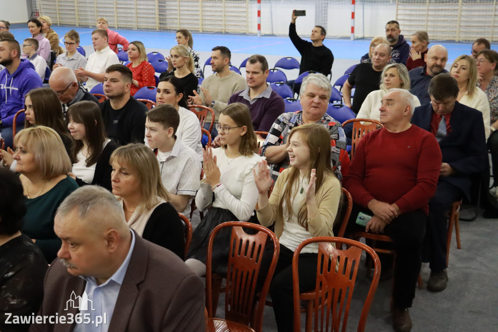 Fotorelacja: Uroczyste otwarcie hali sportowej przy Sp13 w Zawierciu