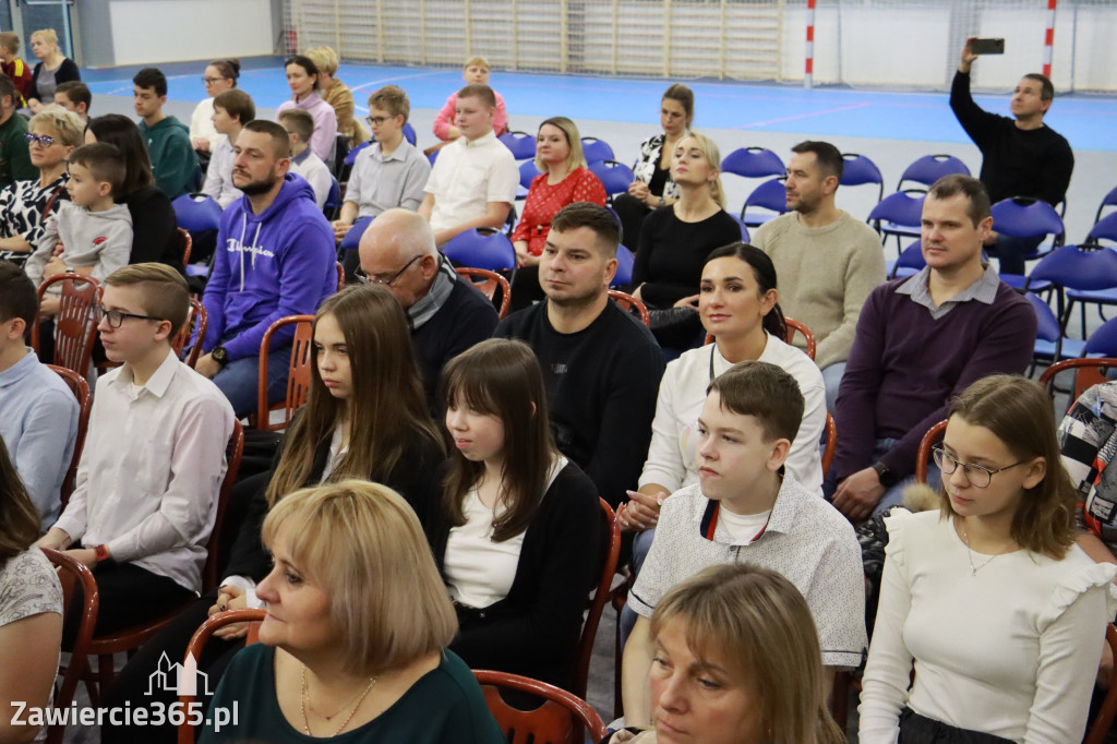 Fotorelacja: Uroczyste otwarcie hali sportowej przy Sp13 w Zawierciu