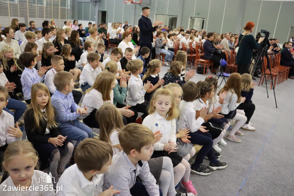 Fotorelacja: Uroczyste otwarcie hali sportowej przy Sp13 w Zawierciu