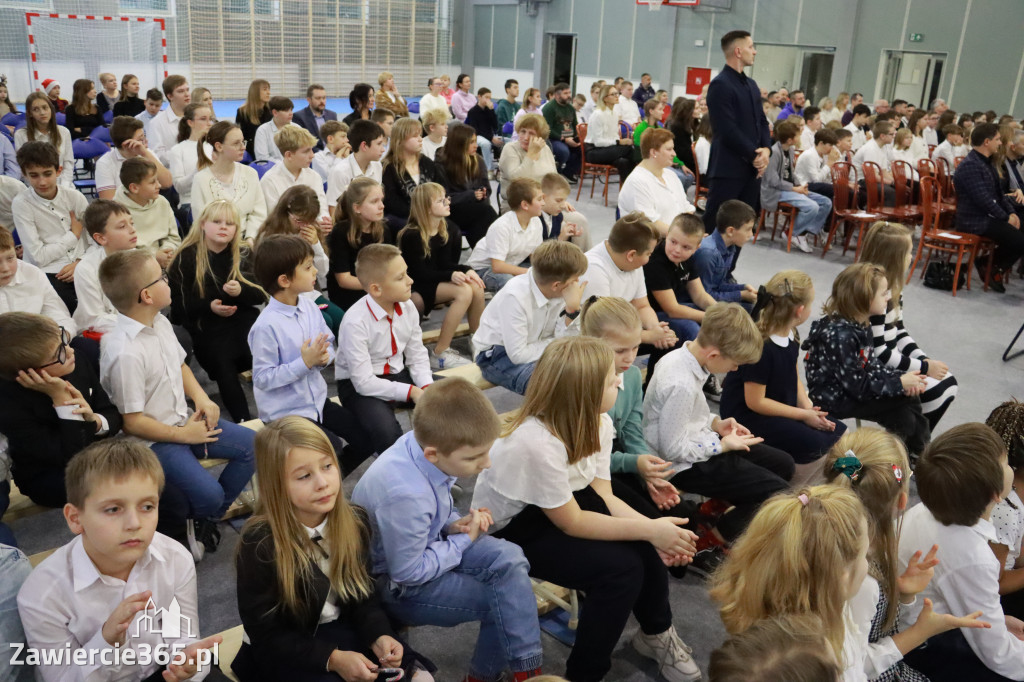 Fotorelacja: Uroczyste otwarcie hali sportowej przy Sp13 w Zawierciu