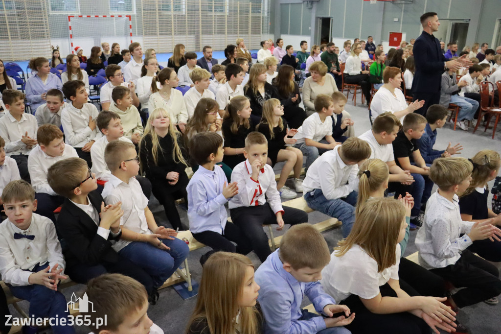Fotorelacja: Uroczyste otwarcie hali sportowej przy Sp13 w Zawierciu