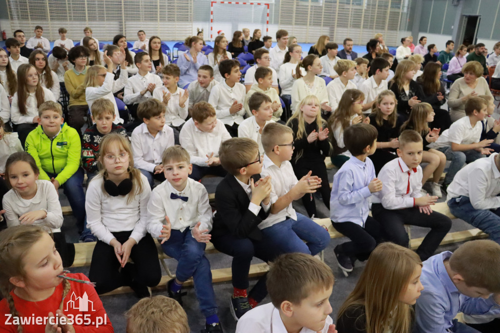 Fotorelacja: Uroczyste otwarcie hali sportowej przy Sp13 w Zawierciu