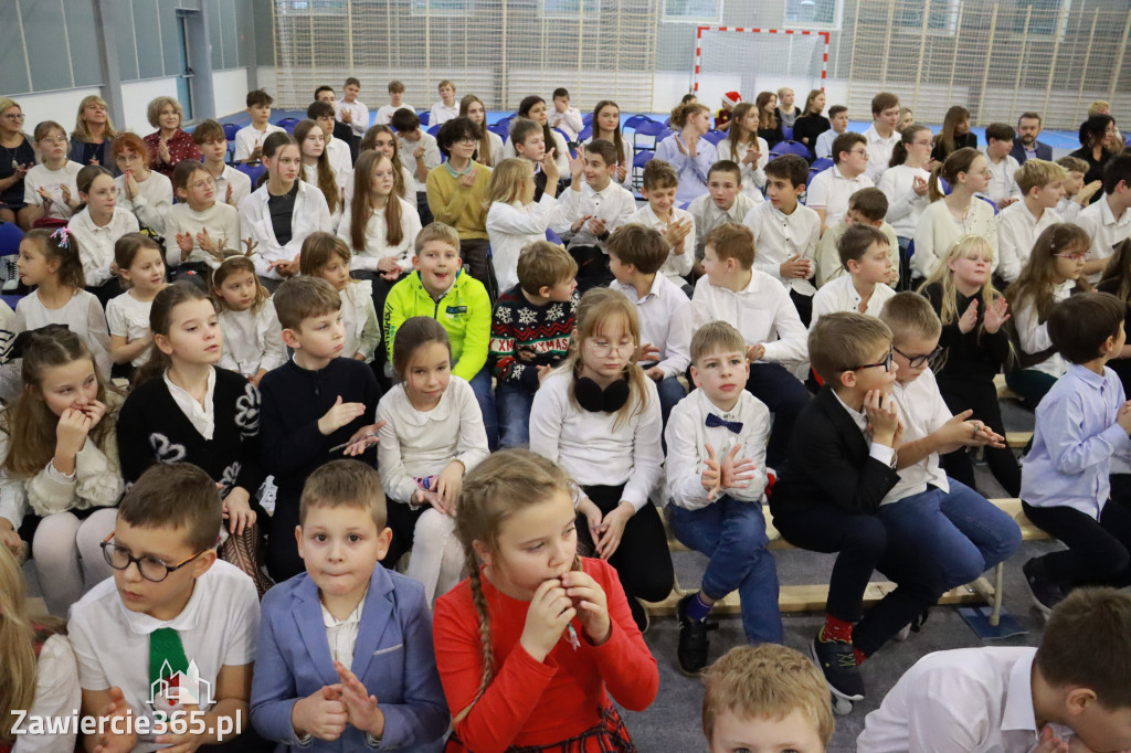 Fotorelacja: Uroczyste otwarcie hali sportowej przy Sp13 w Zawierciu